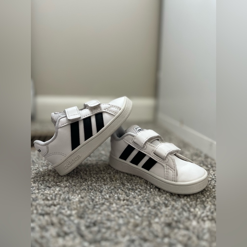 Adidas Grand Court Shoe